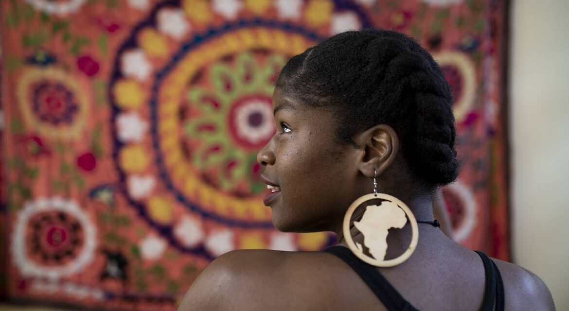 Η δεύτερη γενιά Αφροέλληνων αναδεικνύει την αφρικανική κοινότητα με το “afrosocially”