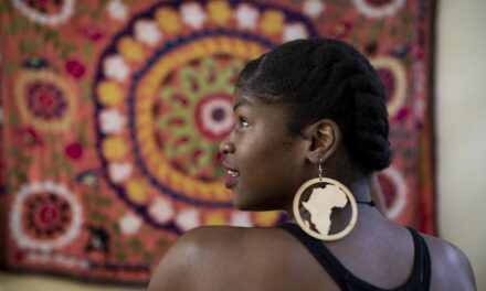 Η δεύτερη γενιά Αφροέλληνων αναδεικνύει την αφρικανική κοινότητα με το “afrosocially”